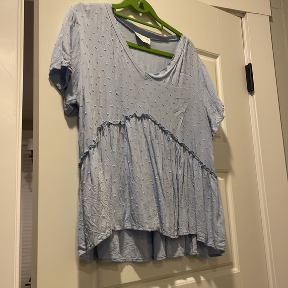 Francesca’s Jun and Ivy short sleeve blouse - Picture 3 of 3